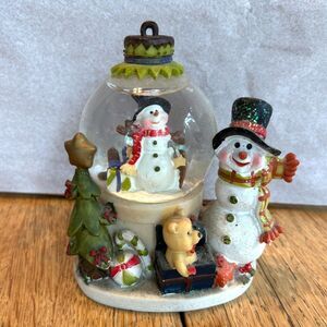 Snowman Deluxe Christmas Snow Globe 4.75" height 4" width